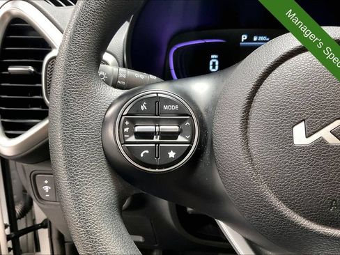 Used 2025 Kia Soul LX FWD image 23