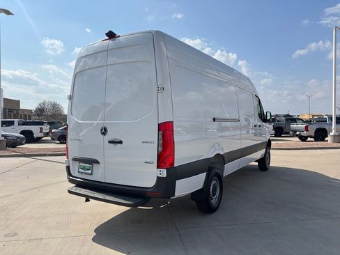 Used 2025 Mercedes-Benz Sprinter 2500 image 4