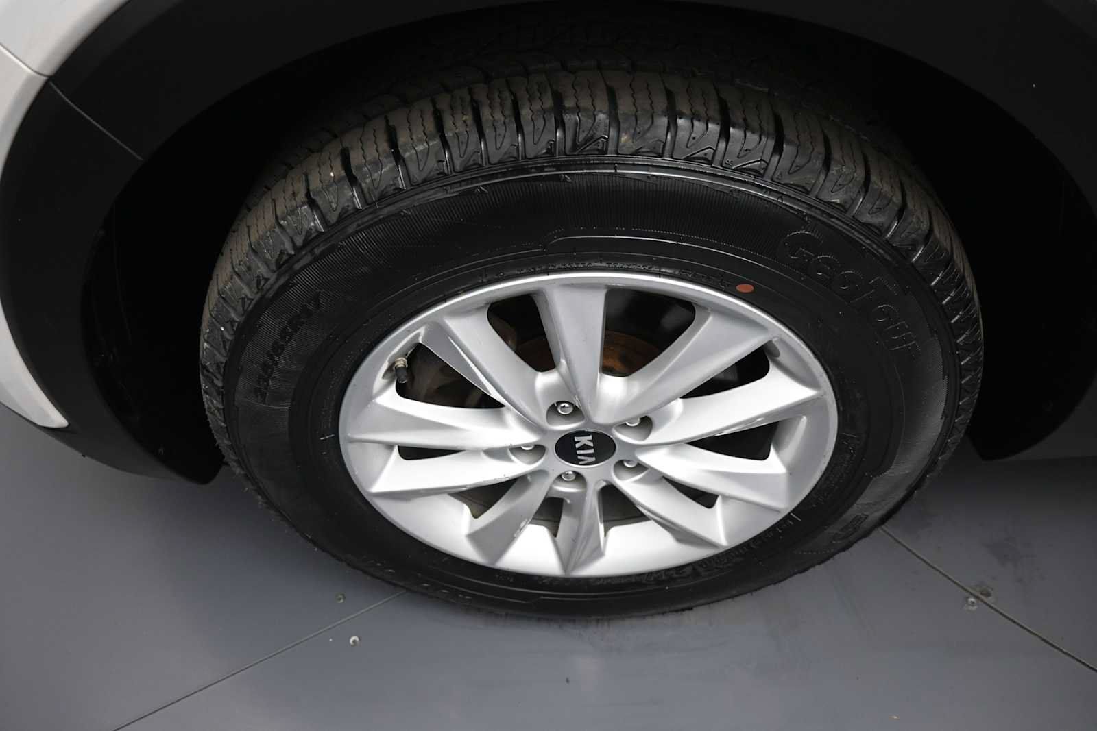 Used 2020 Kia Sorento FWD V6 image 13