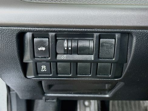 Used 2017 Subaru Legacy 2.5i Premium AWD/4WD image 17
