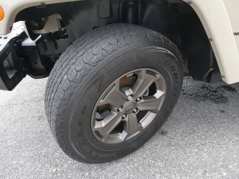 Used 2018 Jeep Wrangler Sport AWD/4WD image 25