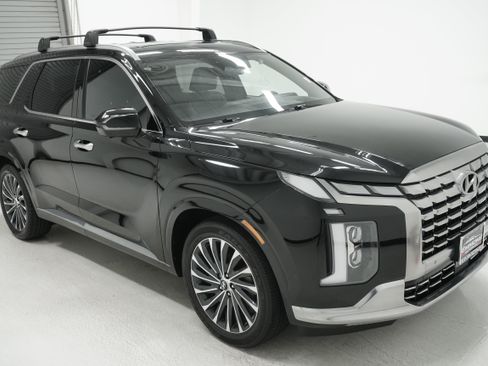Used 2023 Hyundai Palisade Calligraphy FWD image 3
