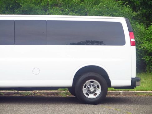 Used 2016 Chevrolet Express 3500 LT w/ LT Preferred Equipment Group RWD image 30