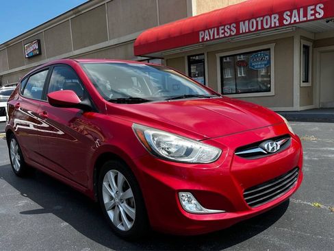 Used 2012 Hyundai Accent SE FWD image 1