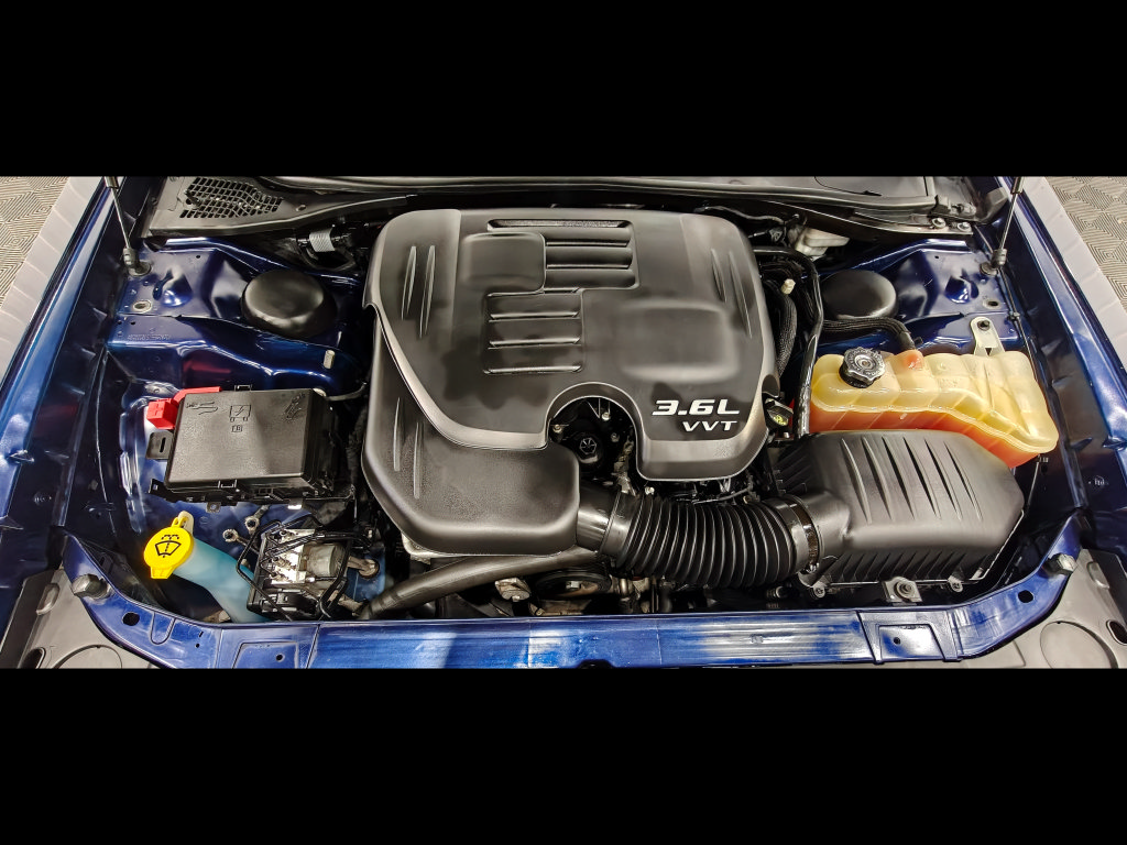 Used 2015 Dodge Challenger SXT w/ Super Sport Group (SS/T) RWD image 41