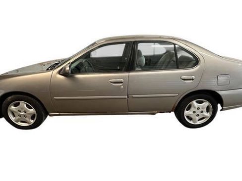 Used 2000 Nissan Altima XE FWD image 2