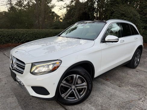Used 2017 Mercedes-Benz GLC 300 4MATIC image 3