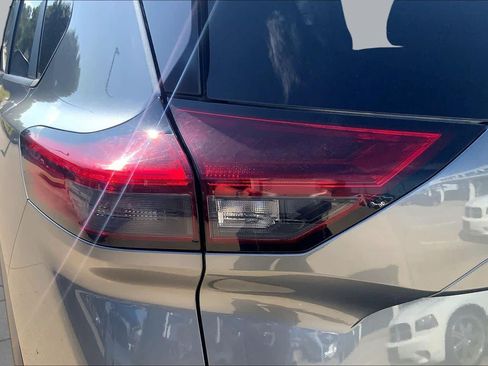 Used 2025 Nissan Rogue SV FWD image 28