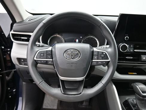 Certified 2024 Toyota Highlander XLE AWD/4WD image 16