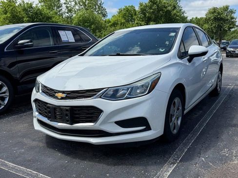 Used 2018 Chevrolet Cruze LS FWD image 2