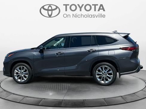 Used 2023 Toyota Highlander Limited AWD/4WD image 2