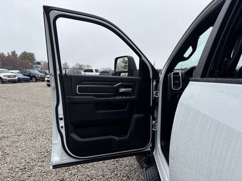 Used 2024 RAM 2500 Big Horn w/ Night Edition AWD/4WD image 17