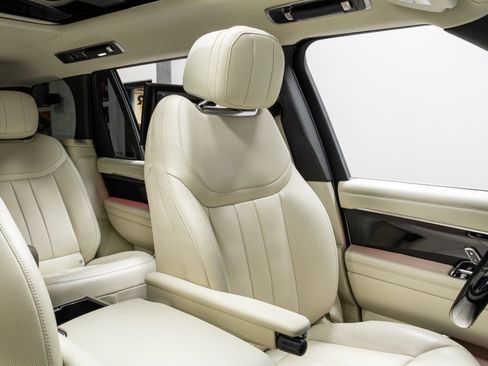 Used 2023 Land Rover Range Rover Long Wheelbase Autobiography image 18