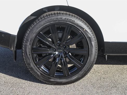 New 2026 Land Rover Range Rover Long Wheelbase SE image 12