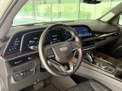 Used 2022 Cadillac Escalade Sport Platinum AWD/4WD image 4