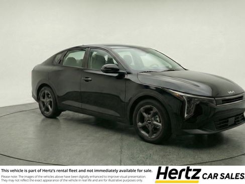 Used 2025 Kia K4 LXS image 1