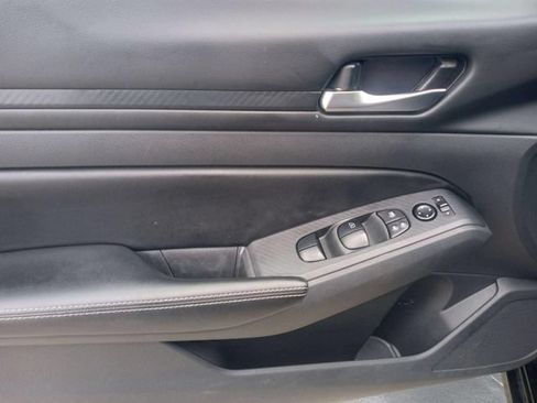 Used 2024 Nissan Altima 2.5 SV FWD image 15