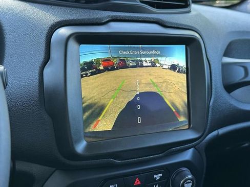 Certified 2022 Jeep Renegade Latitude image 14