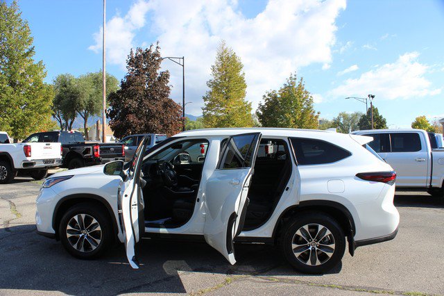 Used 2026 Toyota Highlander XLE AWD/4WD image 9