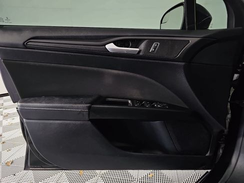 Used 2018 Ford Fusion SE w/ Equipment Group 201A FWD image 26