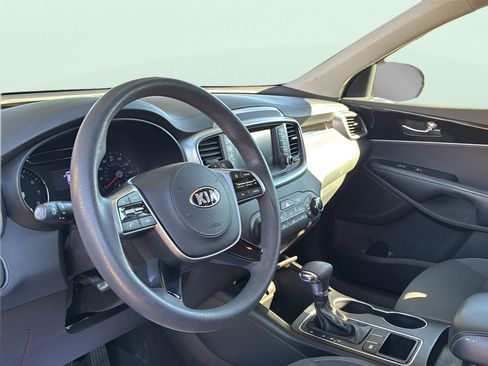 Used 2019 Kia Sorento FWD image 21