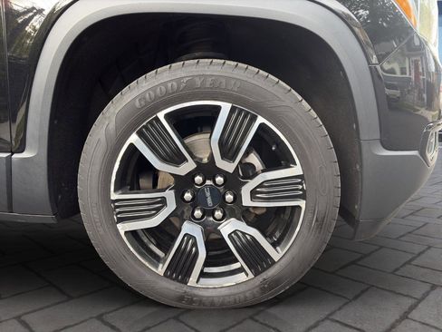 Used 2019 GMC Acadia SLT w/ Black Edition AWD/4WD image 25