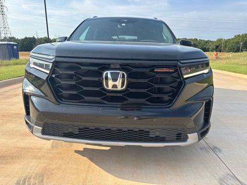 Used 2025 Honda Pilot TrailSport image 2