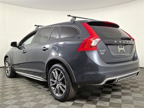 Used 2015 Volvo V60 T5 Cross Country w/ Climate Package image 7