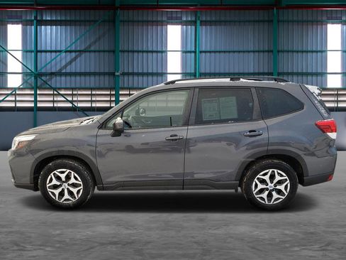 Used 2020 Subaru Forester Premium image 2