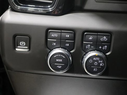 Used 2025 GMC Sierra 1500 AT4 w/ AT4 Preferred Package image 38