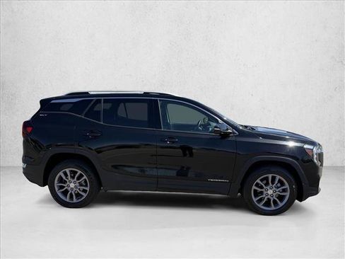 Used 2024 GMC Terrain SLT AWD/4WD image 4