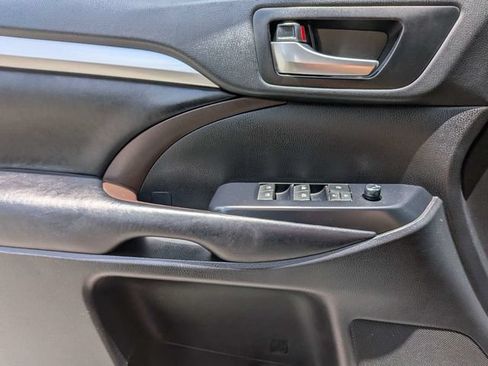 Used 2019 Toyota Highlander XLE FWD image 29