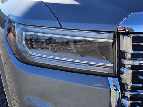 Used 2023 GMC Acadia Denali w/ Denali Technology Package image 4