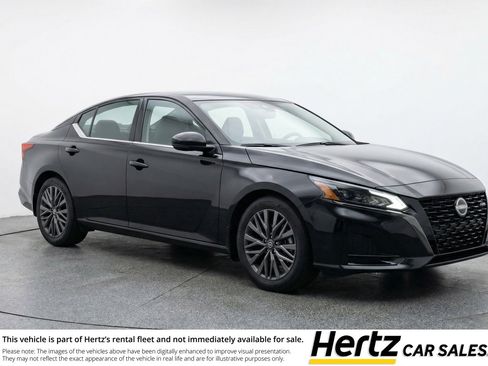 Used 2025 Nissan Altima 2.5 SV image 1