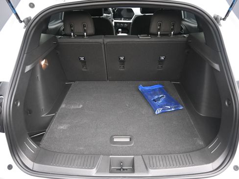 Certified 2025 Chevrolet Trax RS w/ Sunroof Package FWD image 27
