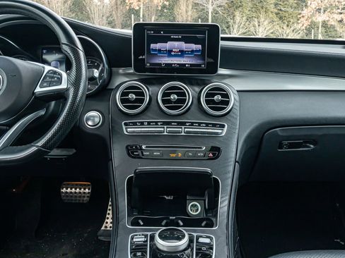 Used 2019 Mercedes-Benz GLC 300 image 18