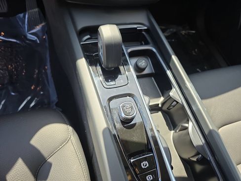 Used 2025 Volvo XC60 B5 Plus AWD/4WD image 31