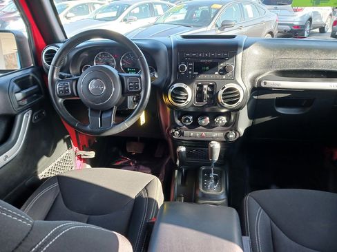 Used 2018 Jeep Wrangler Unlimited Sahara w/ Connectivity Group image 19