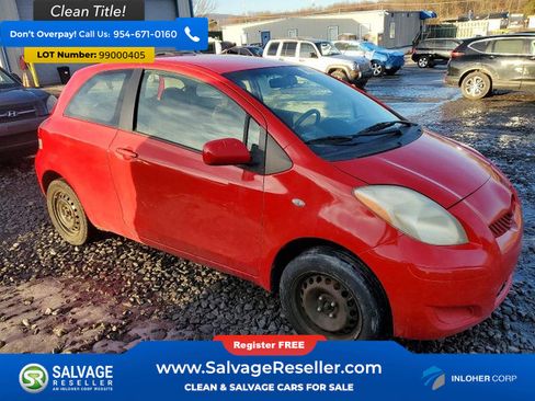 Used 2010 Toyota Yaris 2-Door Hatchback image 5