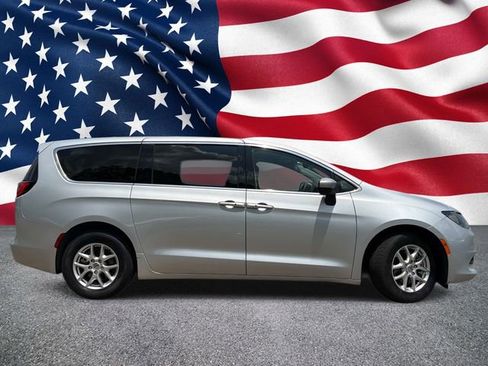 Used 2023 Chrysler Voyager LX FWD image 21