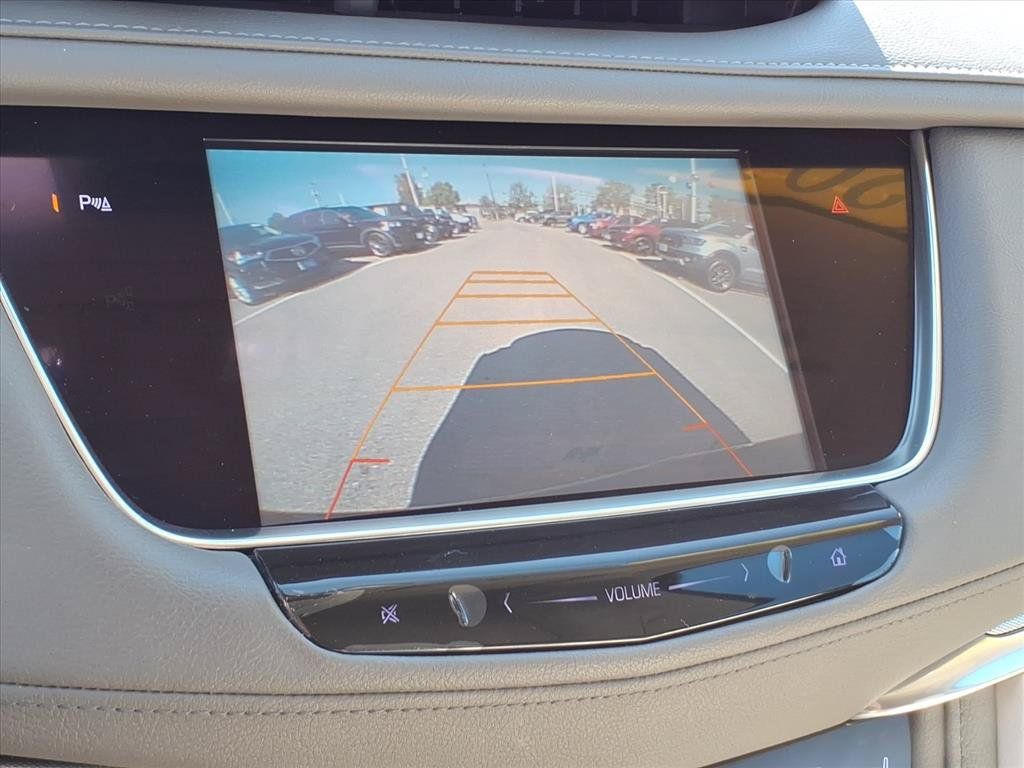 Used 2017 Cadillac XT5 Luxury w/ Driver Awareness Package AWD/4WD image 16