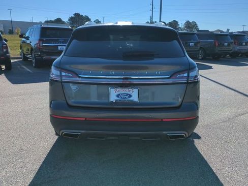 Used 2022 Lincoln Nautilus Reserve w/ Equipment Group 202A image 5