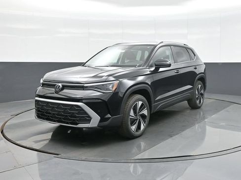 New 2026 Volkswagen Taos SE AWD/4WD image 3