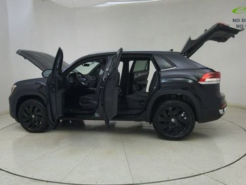 Used 2024 Volkswagen Atlas Cross Sport SE w/ Black Wheel Package FWD image 69