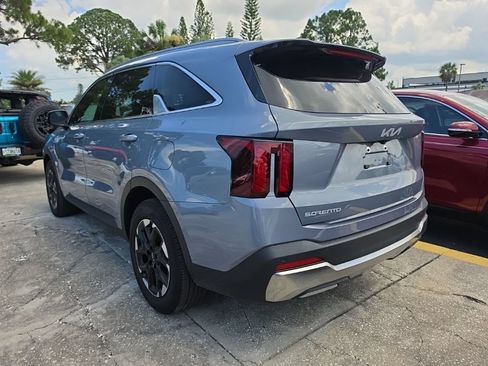 Certified 2025 Kia Sorento S FWD image 13