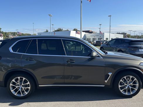 Used 2026 BMW X5 xDrive40i w/ Climate Comfort Package image 11