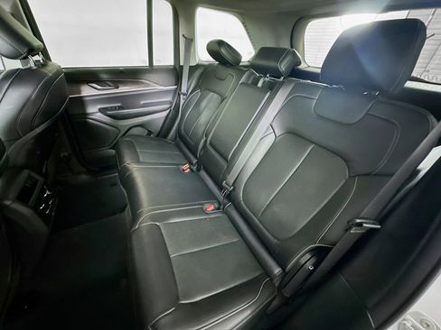 Used 2023 Jeep Grand Cherokee Limited w/ Luxury Tech Group II RWD image 27