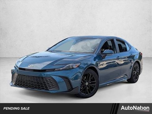 Certified 2025 Toyota Camry SE FWD image 1