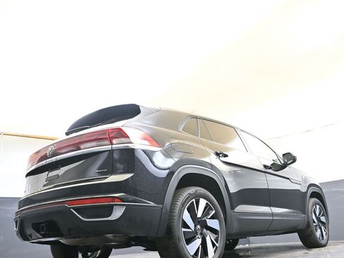 Used 2025 Volkswagen Atlas Cross Sport SE image 33