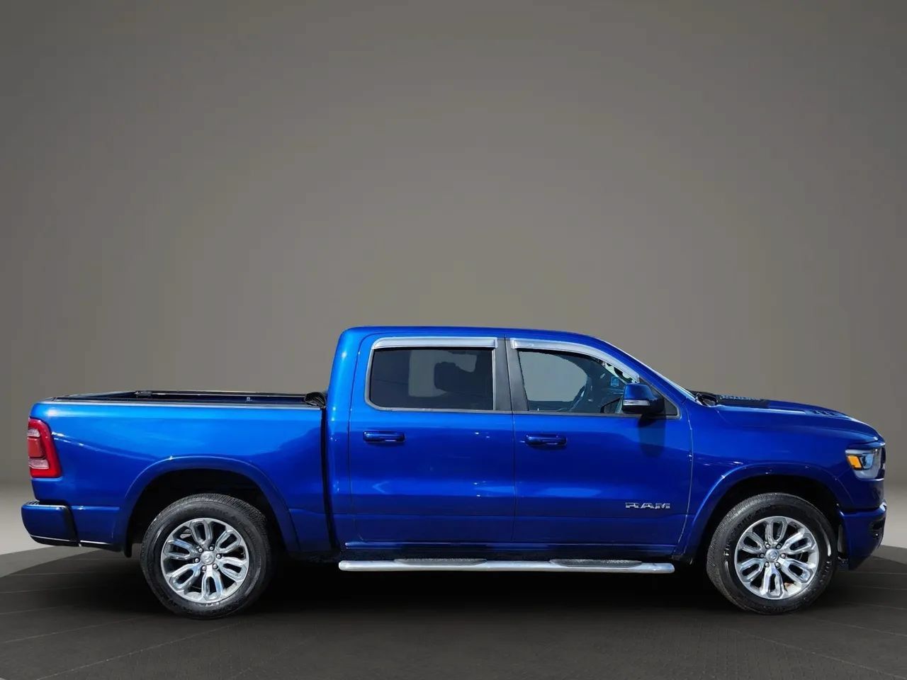 Used 2019 RAM 1500 Laramie w/ Sport Appearance Package AWD/4WD image 6